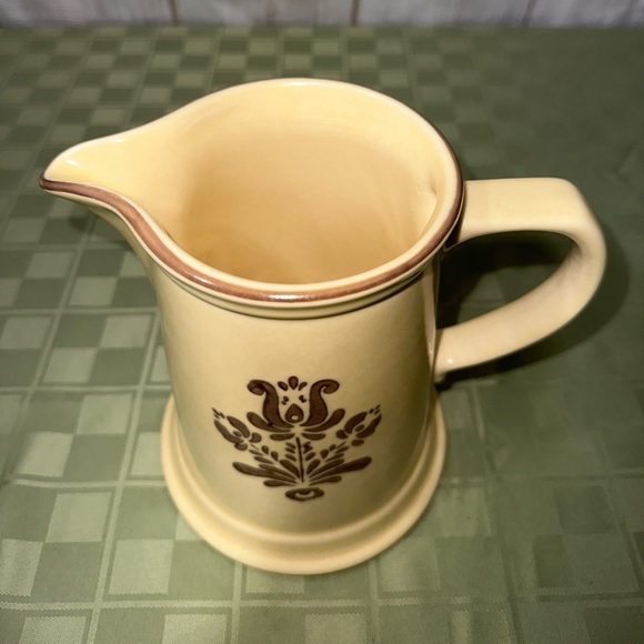 Pfaltzgraff Village - Picture 4 of 11